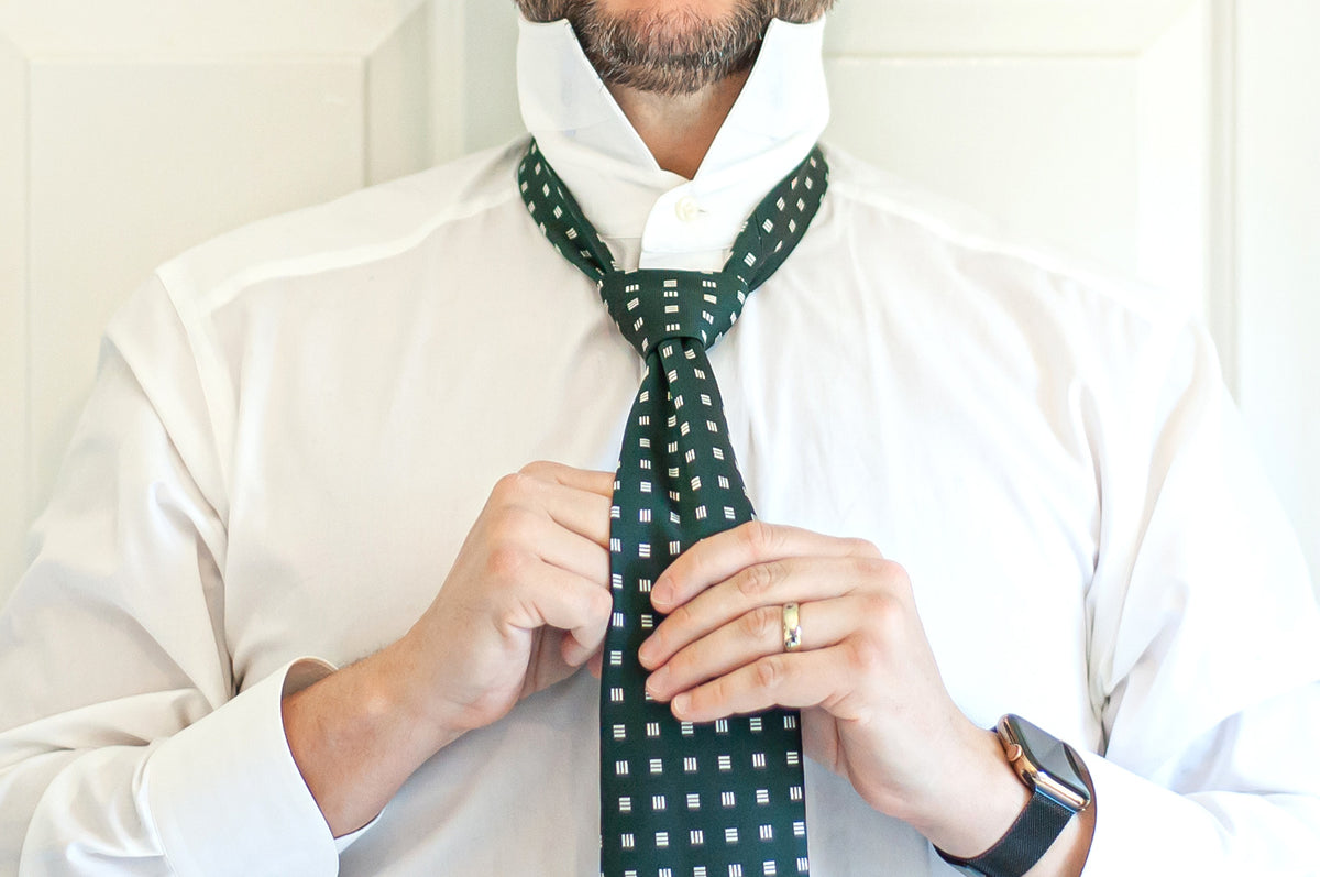 How to tie a necktie