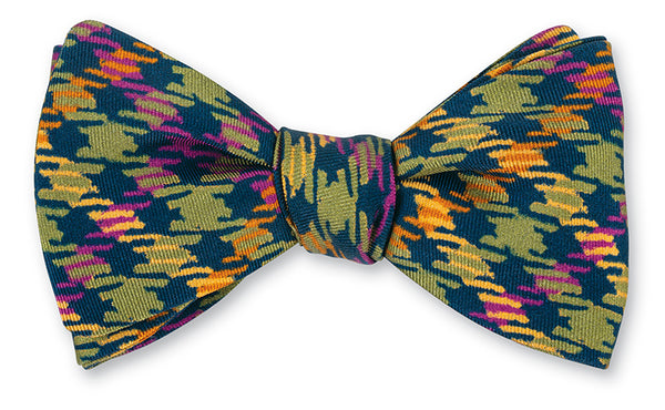 Navy Gun Club Check Bow Tie